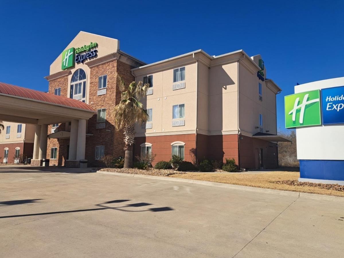 Holiday Inn Express Kenedy By Ihg Εξωτερικό φωτογραφία