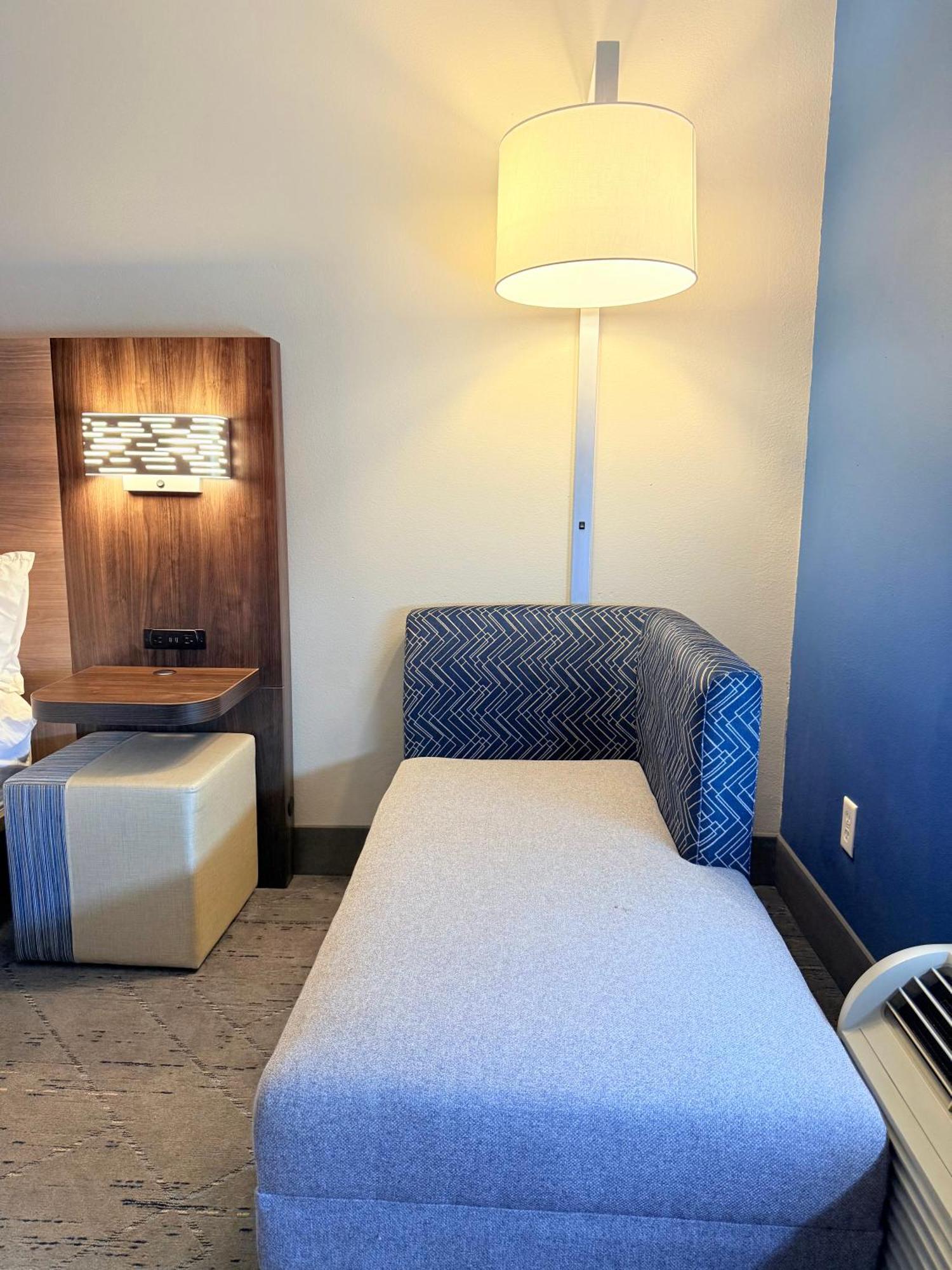 Holiday Inn Express Kenedy By Ihg Εξωτερικό φωτογραφία