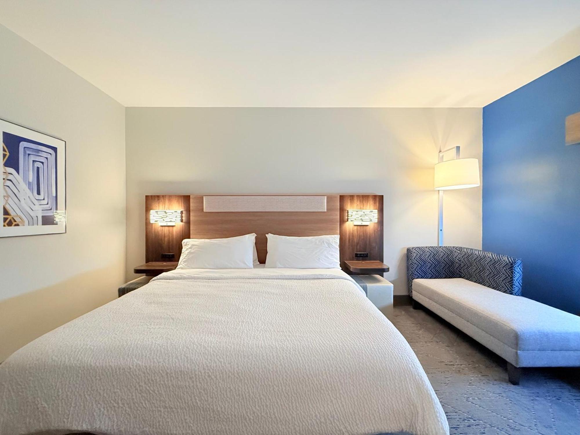 Holiday Inn Express Kenedy By Ihg Εξωτερικό φωτογραφία