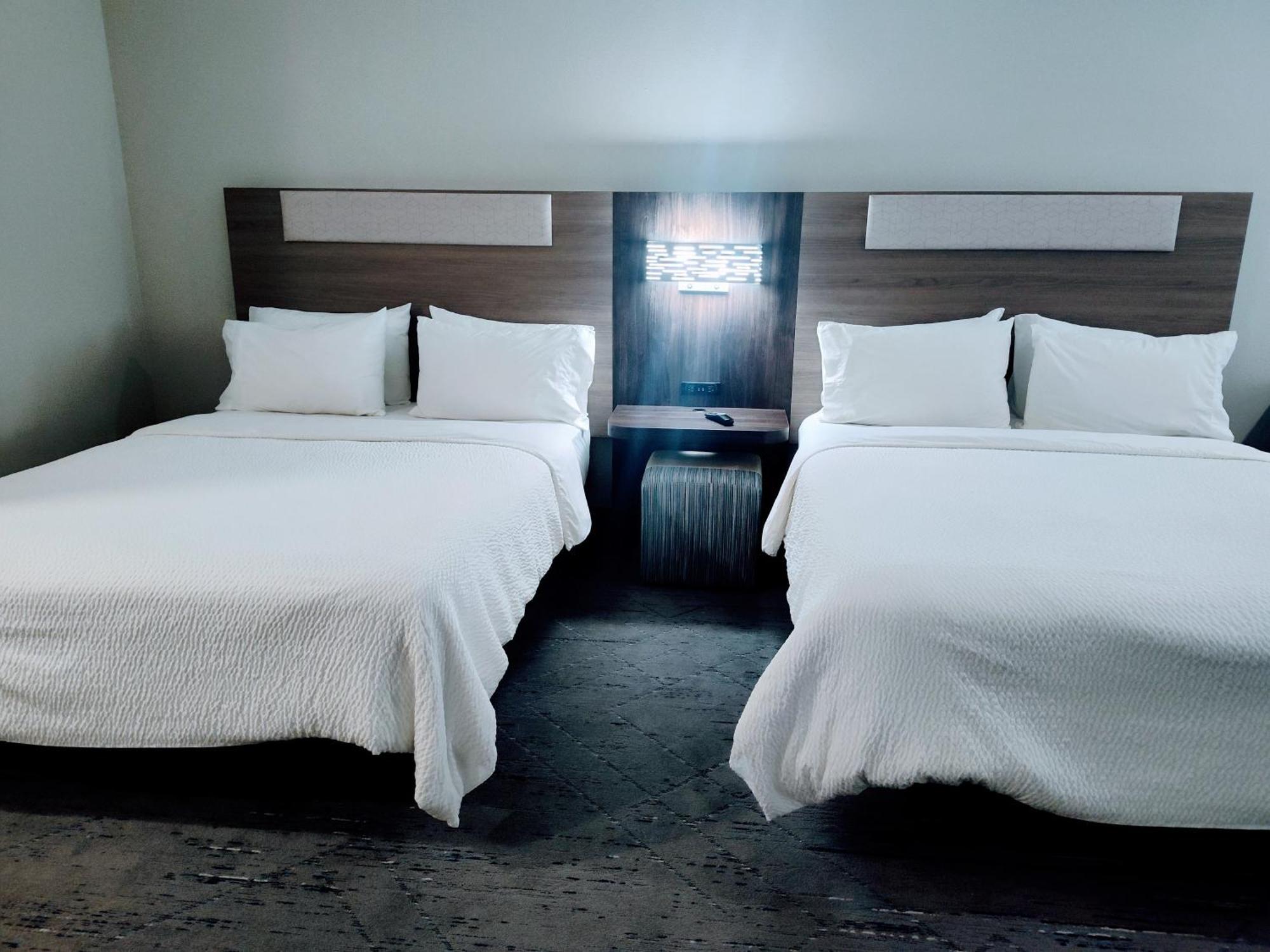 Holiday Inn Express Kenedy By Ihg Εξωτερικό φωτογραφία