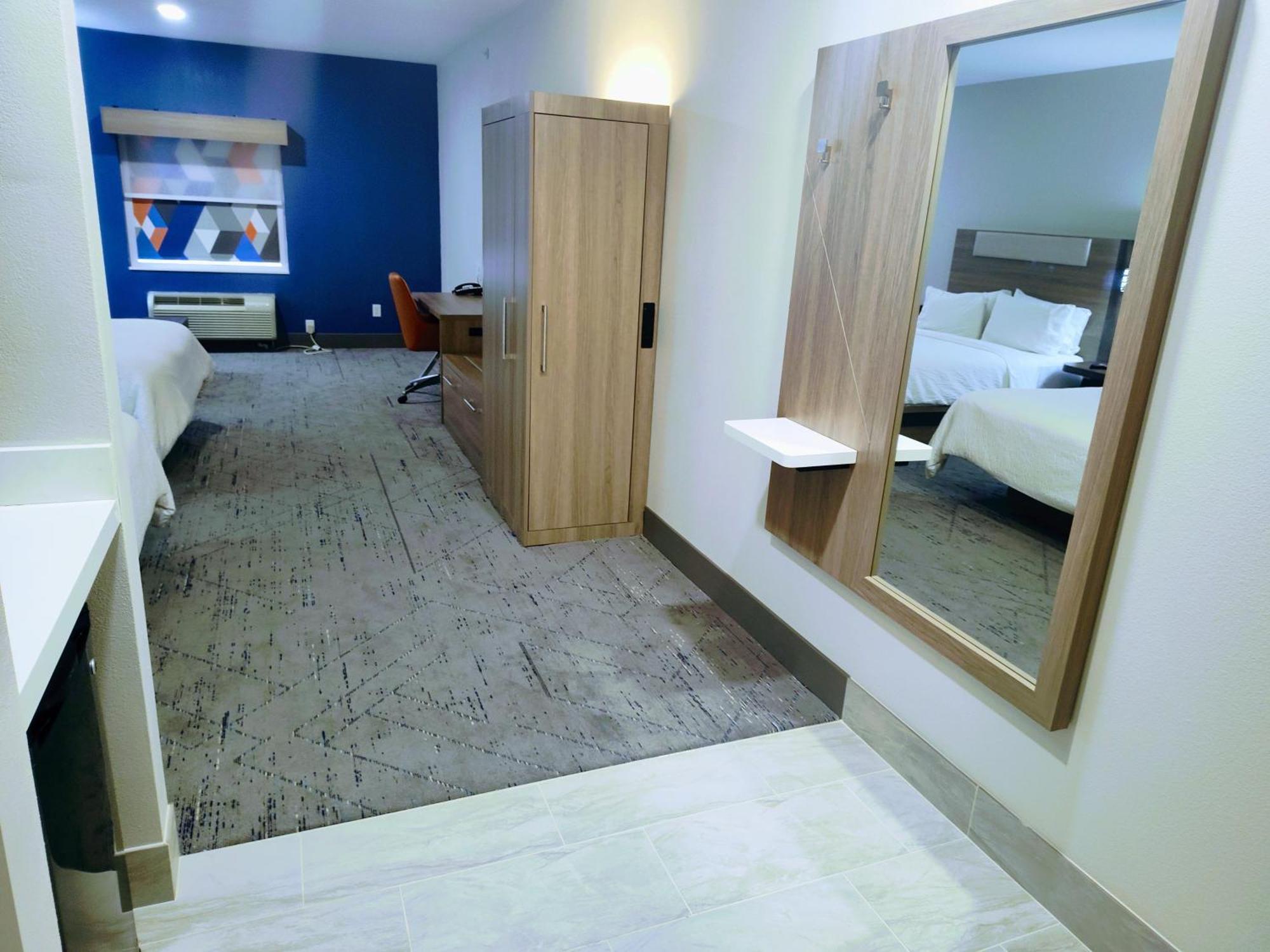 Holiday Inn Express Kenedy By Ihg Εξωτερικό φωτογραφία