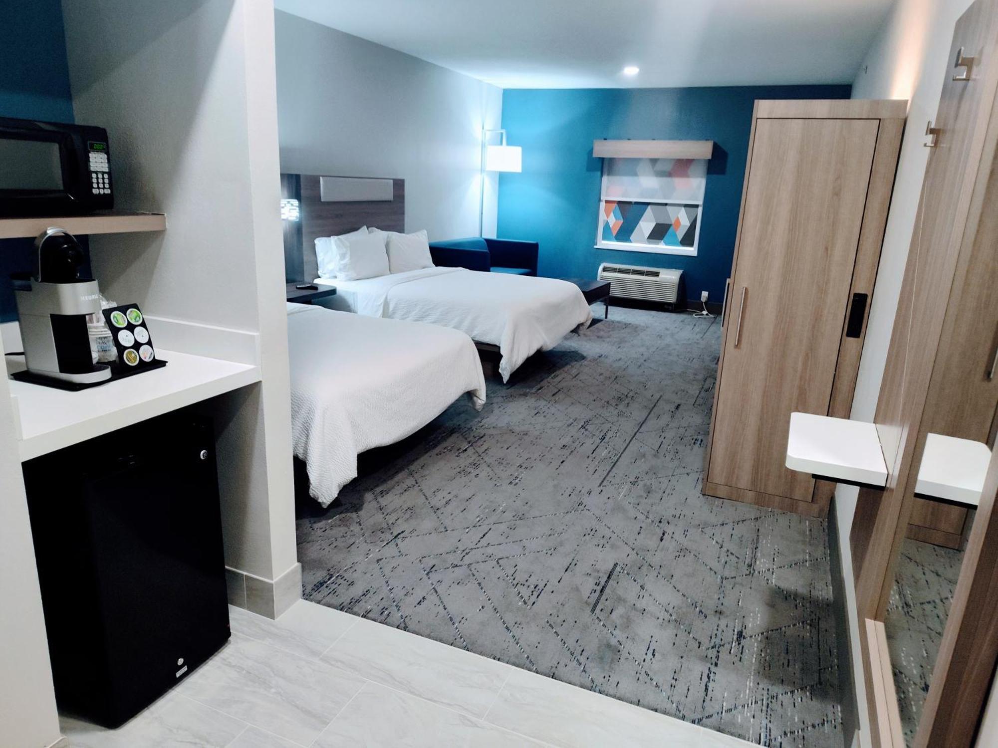 Holiday Inn Express Kenedy By Ihg Εξωτερικό φωτογραφία
