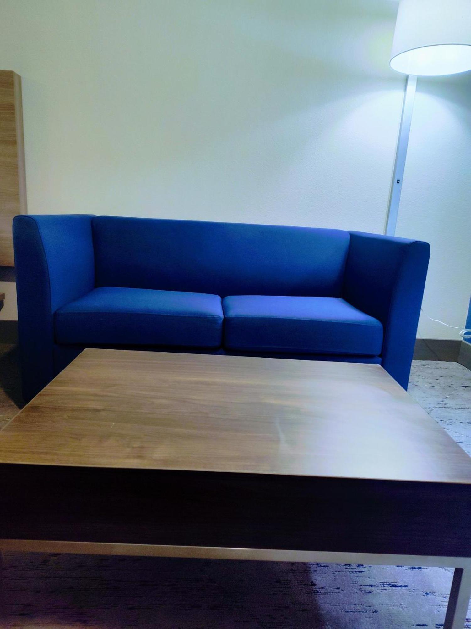 Holiday Inn Express Kenedy By Ihg Εξωτερικό φωτογραφία