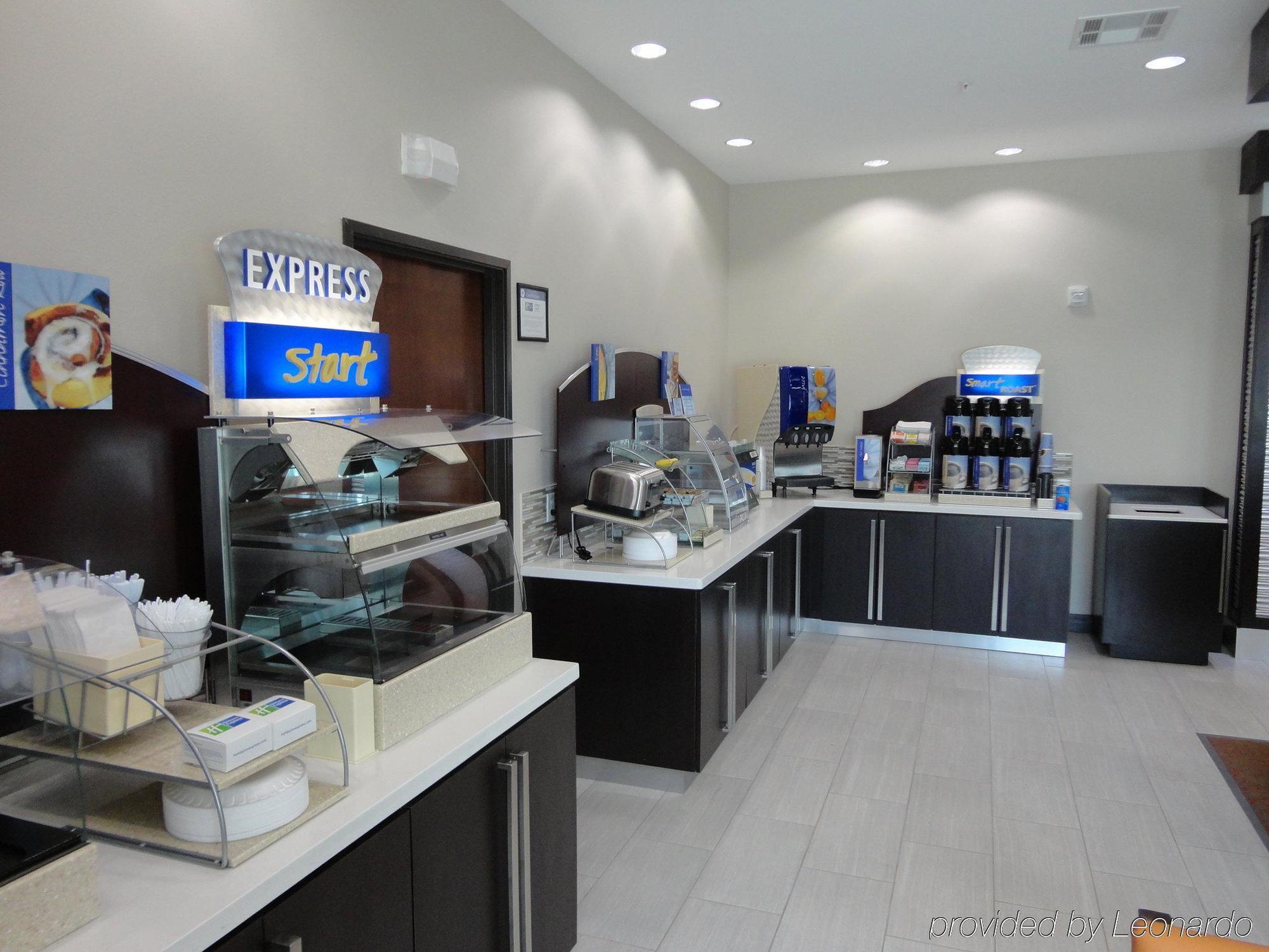 Holiday Inn Express Kenedy By Ihg Εξωτερικό φωτογραφία