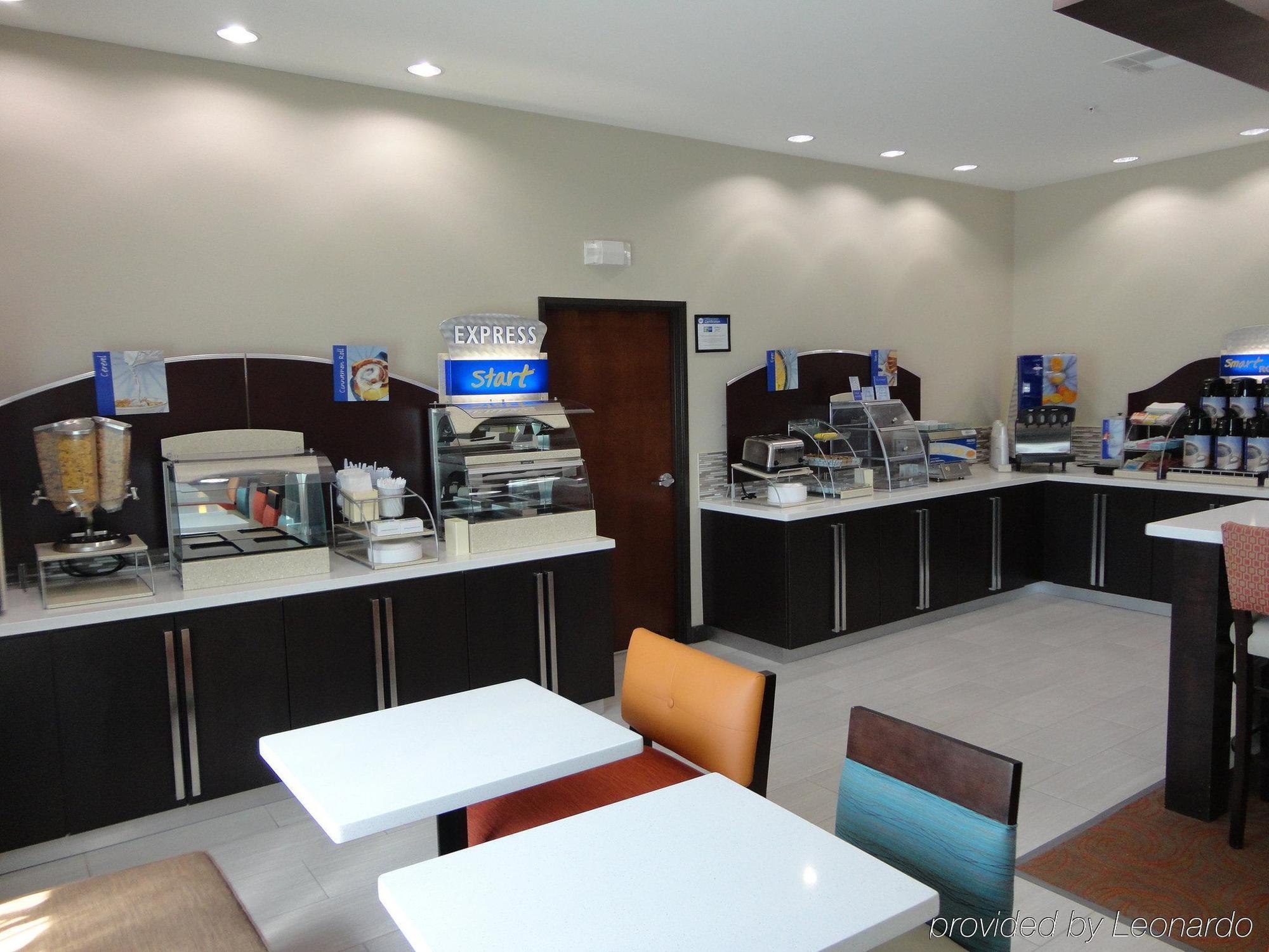 Holiday Inn Express Kenedy By Ihg Εξωτερικό φωτογραφία